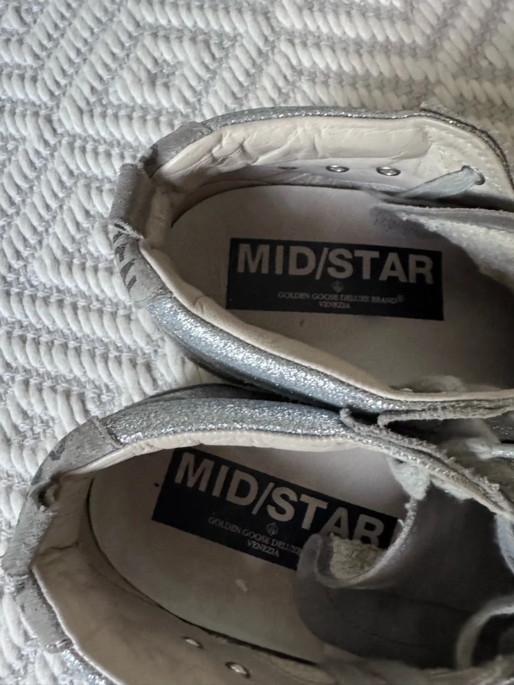 Golden Goose Mid/Star Metallic Silver Low-Top Sneakers - Picture 5 of 6